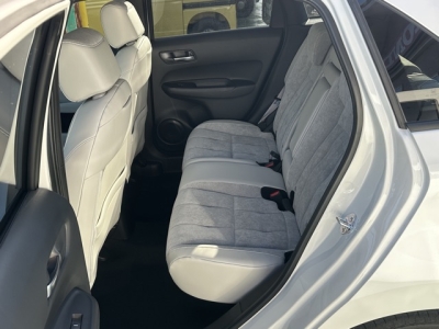 フィット(ホンダ)中古車 後席内装