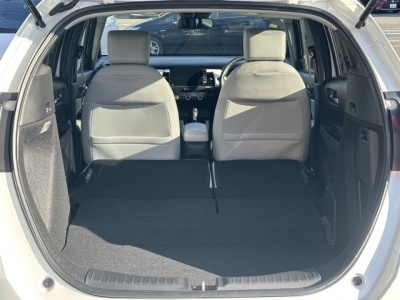 フィット(ホンダ)中古車 内外装写真他１