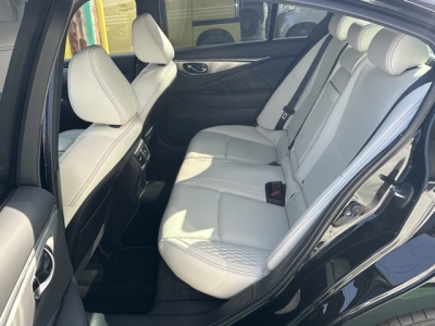 スカイライン(ニッサン)中古車 後席内装