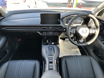 ZR-V(ホンダ)登録済未使用車 後席から見た前席