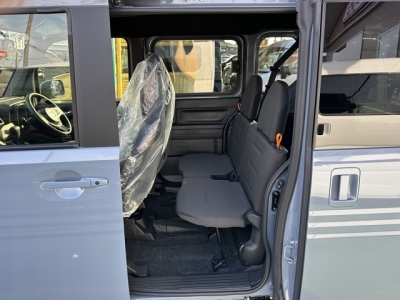 N-VAN(ホンダ)届出済未使用車 後席内装