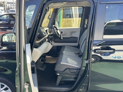 新型N-BOX(ホンダ)中古車 前席内装