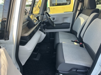 新型N-BOX(ホンダ)中古車 前席内装