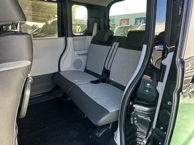 新型N-BOX(ホンダ)中古車 後席内装