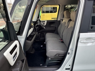 N-BOX(ホンダ)中古車 前席内装