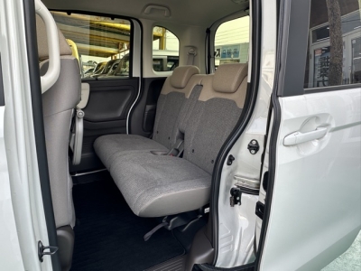 N-BOX(ホンダ)中古車 後席内装