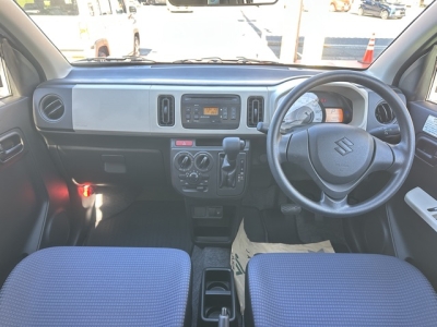 アルト(スズキ)中古車 後席から見た前席