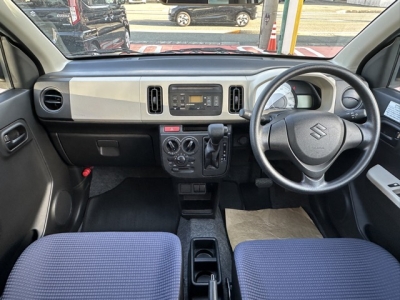 アルト(スズキ)中古車 後席から見た前席