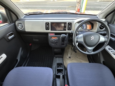 アルト(スズキ)中古車 後席から見た前席
