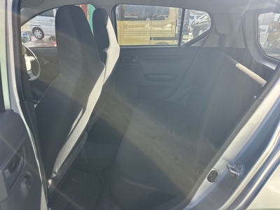 ミライース(ダイハツ)中古車 後席内装