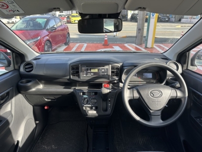 ミライース(ダイハツ)中古車 後席から見た前席
