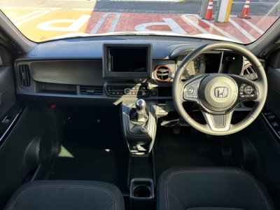 N-ONE(ホンダ)届出済未使用車 後席から見た前席