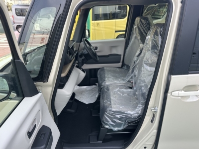 新型N-BOX(ホンダ)届出済未使用車 前席内装