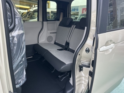 新型N-BOX(ホンダ)届出済未使用車 後席内装