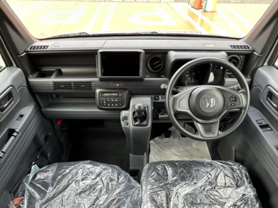 N-VAN(ホンダ)届出済未使用車 後席から見た前席