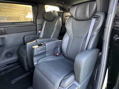 アルファードハイブリッド(トヨタ)中古車 後席内装