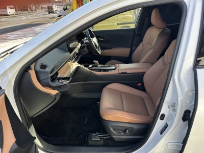 クラウンスポーツ(トヨタ)中古車 前席内装