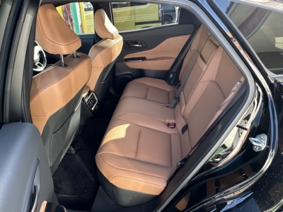 クラウンスポーツ(トヨタ)中古車 後席内装