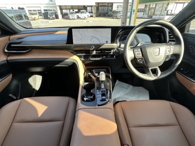 クラウンスポーツ(トヨタ)中古車 後席から見た前席