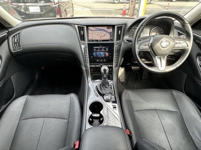 スカイライン(ニッサン)中古車 後席から見た前席