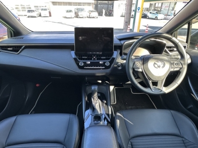 カローラツーリング(トヨタ)中古車 後席から見た前席