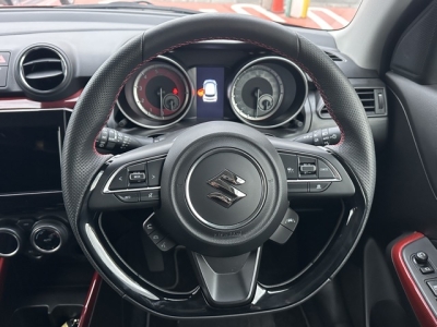 スイフトスポーツ(スズキ)中古車 後席から見た前席