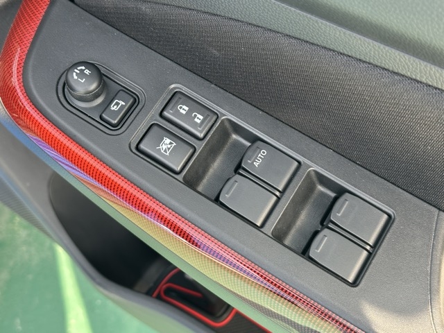 スイフト(スズキ)中古車 13