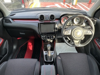 スイフトスポーツ(スズキ)中古車 後席から見た前席