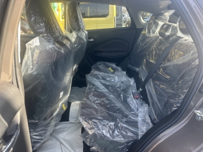 フロンクス(スズキ)登録済未使用車 後席内装