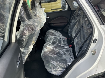 フロンクス(スズキ)登録済未使用車 後席内装