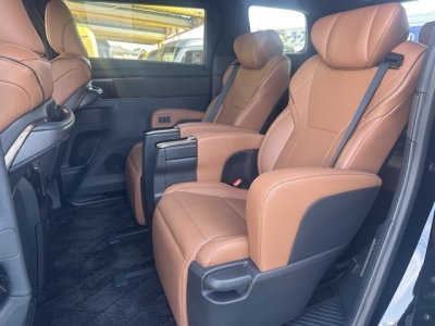 ヴェルファイアハイブリッド(トヨタ)中古車 後席内装