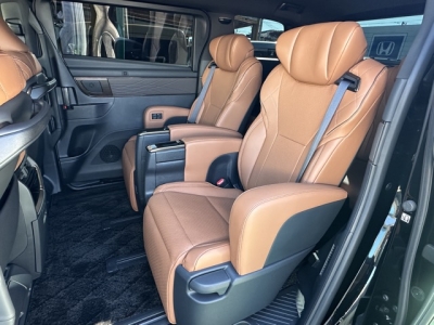 ヴェルファイアハイブリッド(トヨタ)中古車 後席内装