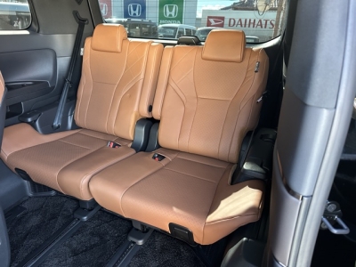 ヴェルファイアハイブリッド(トヨタ)中古車 後席から見た前席