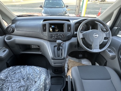 NV200バネットバン(ニッサン)登録済未使用車 後席から見た前席