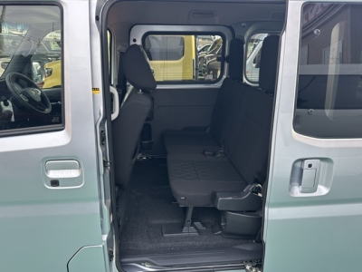 アトレー(ダイハツ)届出済未使用車 後席内装