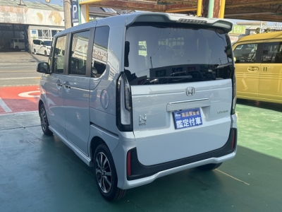 新型N-BOX(ホンダ)届出済未使用車 後方
