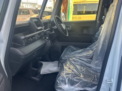 新型N-BOX(ホンダ)届出済未使用車 前席内装