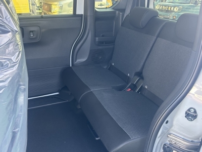 新型N-BOX(ホンダ)届出済未使用車 後席内装