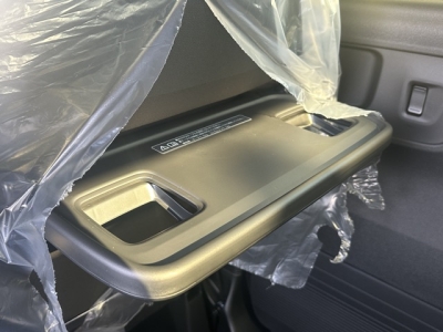 新型N-BOX(ホンダ)届出済未使用車 後席から見た前席