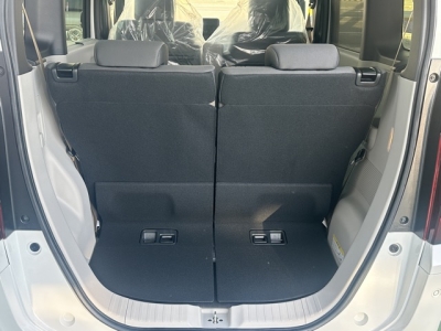 新型N-BOX(ホンダ)届出済未使用車 内外装写真他２