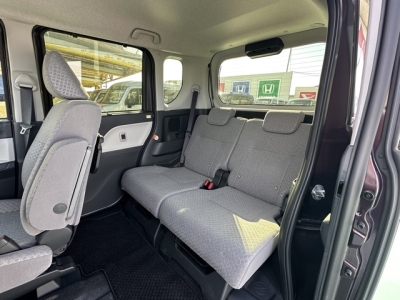 タント(ダイハツ)中古車 後席内装