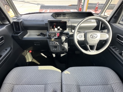 タント(ダイハツ)中古車 後席から見た前席