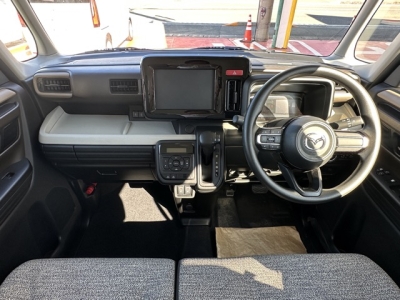新型スペーシアのOEM(スズキ)中古車 後席から見た前席