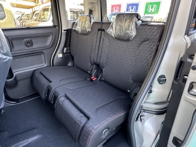 スペーシアギア(スズキ)届出済未使用車 後席内装