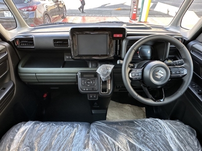 スペーシアギア(スズキ)届出済未使用車 後席から見た前席