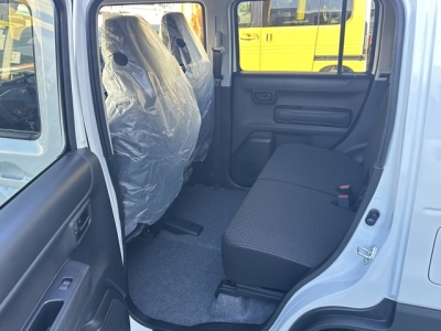 ハスラー(スズキ)届出済未使用車 後席内装