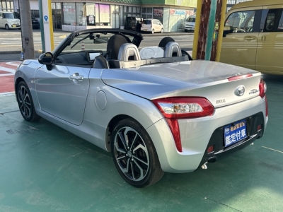 コペン(ダイハツ)中古車 後席から見た前席