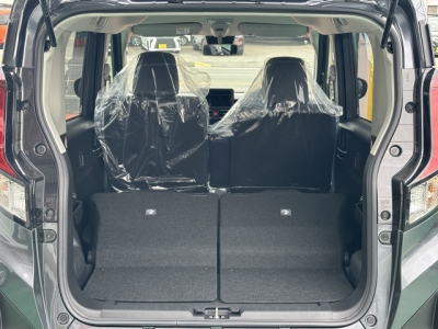 新型ムーヴ(ダイハツ)新車見本展示無 内外装写真他２