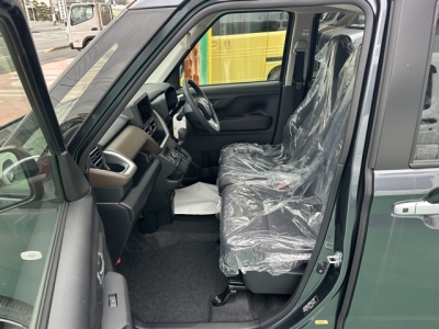 新型ムーヴ(ダイハツ)新車見本展示無 前席内装