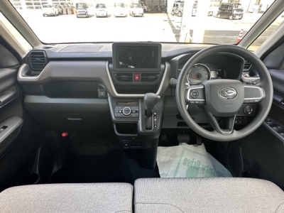 新型ムーヴ(ダイハツ)届出済未使用車 後席内装